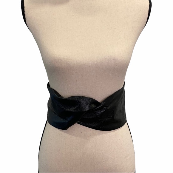 Elegantly Waisted Accessories - Elegantly Waisted Twist Black Leather Belt M